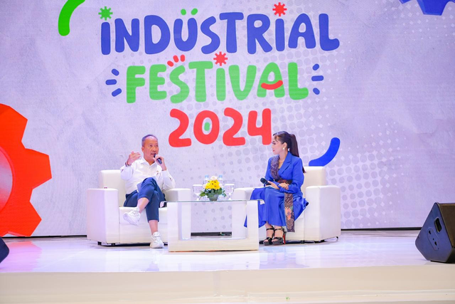 Menteri Perindustrian, Agus Gumiwang Kartasasmita (kiri) saat kuliah umum dalam Industrial Festival 2024 di Surabaya, Rabu (4/12). Foto: Dok. Kemenperin