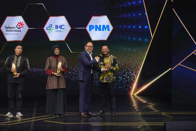 PNM meraih penghargaan bergengsi Outstanding Achievement in Public Empowerment untuk kategori Social, Culture, Ecological Transformation. (ist)