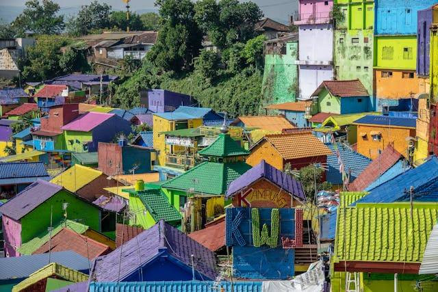 Kampung Warna-Warni Jodipan, Malang. Sumber: Pexels/Mike van Schoonderwalt