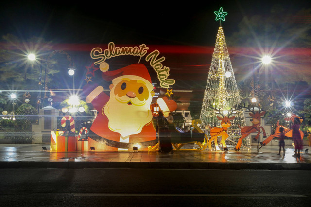 Dekorasi menyambut Natal di Balai Kota Surabaya. Foto: Diskominfo Surabaya