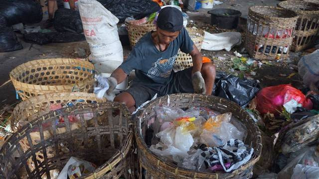 Proses pengolahan sampah di TPS3R Guwosari, Bantul. Foto: Arif UT/Pandangan Jogja