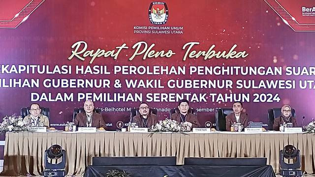 KPU Provinsi Sulawesi Utara saat menggelar rapat pleno terbuka rekapitulasi hasil perolehan penghitungan suara pemilihan Gubernur dan Wakil Gubernur Sulut.