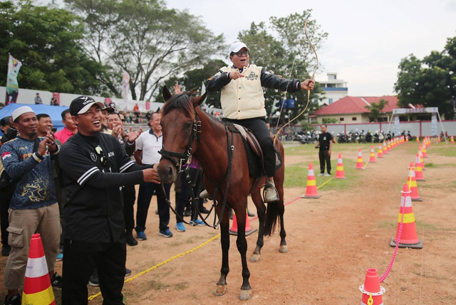 Pj Gubernur Lampung, Samsudin dalam pembukaan kompetisi nasional panahan berkuda 2024 | Foto: Dok. Adpim