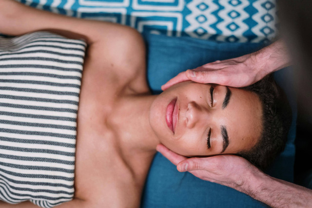 Ilustrasi Massage atau Pijat. Photo by cottonbro studio/Pexels.com