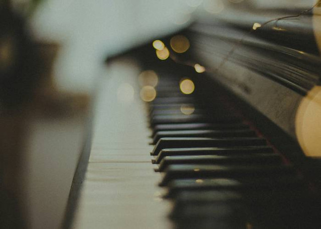 Ilustrasi Manfaat Musik bagi Kehidupan Sehari-hari, Unsplash/Ebuen Clemente Jr