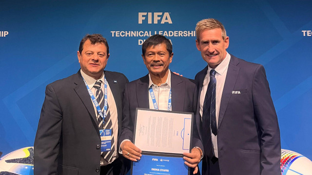 Indra Sjafri lulus dari program FIFA Technical Leadership Diploma yang dilakukan di Zurich, Swiss, pada 2024. Foto: Indra Sjafri