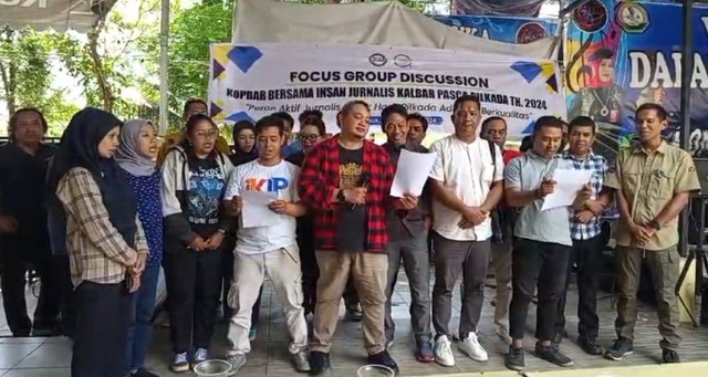 Jurnalis Kalbar saat mengikuti Forum Group Discussion yang digelar IJTI dan HCCI Kalbar. Foto: Dok. IJTI Kalbar