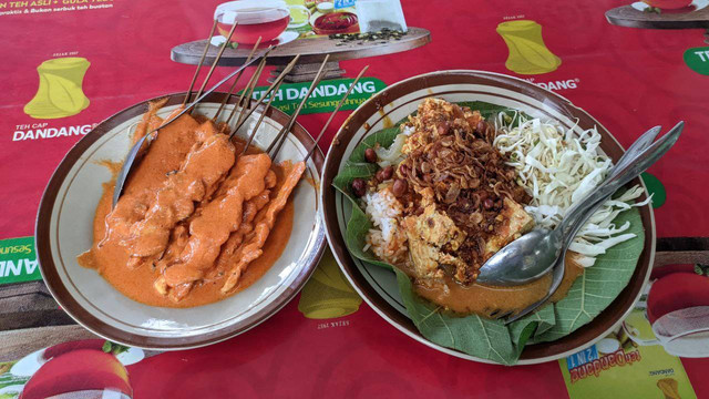 Sate Serepeh Warung Podo Moro, Sumberjo, Rembang. Sumber foto : foto pribadi