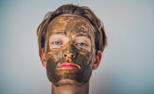 Ilustrasi Cara Memakai Masker Green Mask Stick, Sumber Unsplash/Isabell Winter