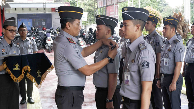 Dua Pegawai Rutan Temanggung Naik Pangkat Satu Tingkat Lebih Tinggi