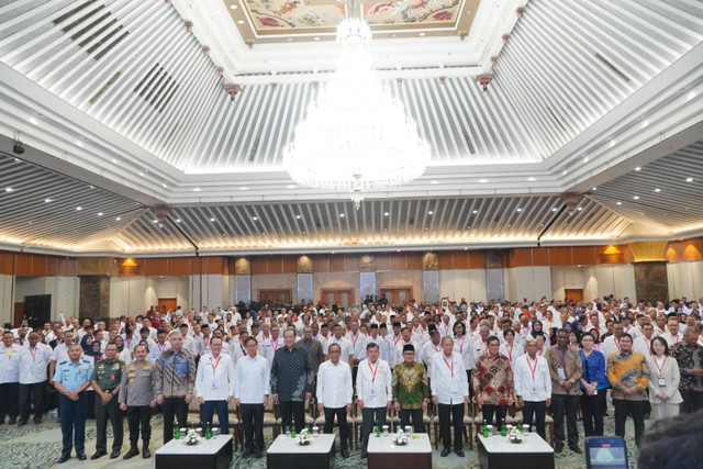 Palang Merah Indonesia (PMI) bersama sejumlah menteri Kabinet Merah Putih usai Acara Munas PMI ke-22, di Hotel Grand Sahid, Jakarta Pusat, Senin (9/12/2024). Foto: Tim Humas PMI