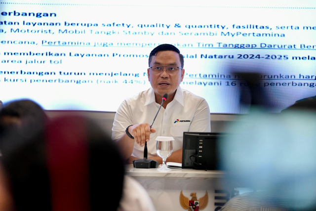 Direktur Utama Pertamina, Simon Aloysius Mantiri pada konferensi pers di Kementerian BUMN, Jakarta, Senin (9/12/2024). Foto: Dok. Pertamina