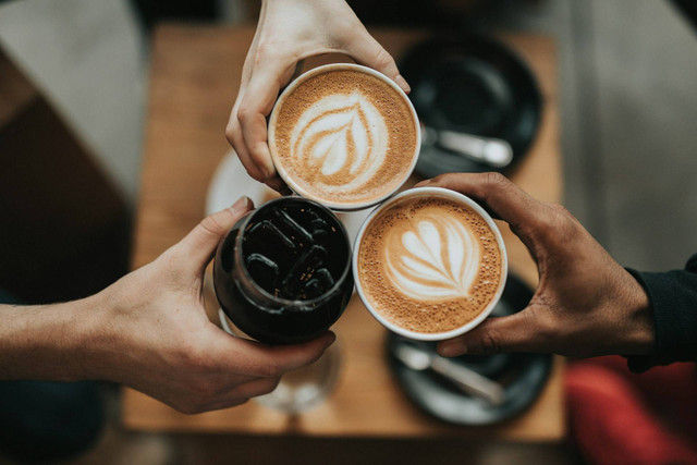 Tempat Kopi di Malang. Foto hanya ilustrasi, bukan tempat sebenarnya. Foto: dok. Unsplash/Nathan Dumlao