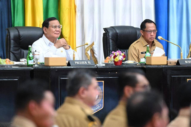 Presiden Prabowo Subianto menghadiri Rapat Koordinasi Pengendalian Inflasi Tahun 2024 di Sasana Bhakti Praja, Kementerian Dalam Negeri, Jakarta, Senin (9/12/2024). Foto: BPMI