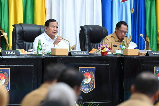 Presiden Prabowo Subianto menghadiri Rapat Koordinasi Pengendalian Inflasi Tahun 2024 di Sasana Bhakti Praja, Kementerian Dalam Negeri, Jakarta, Senin (9/12/2024). Foto: BPMI