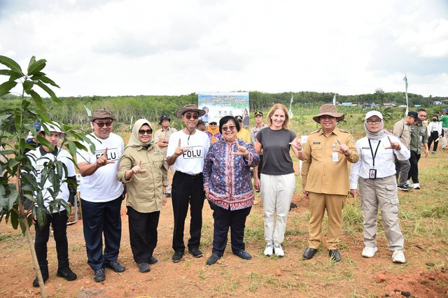 Duta Besar Kerajaan Norwegia untuk Indonesia dan Timor Leste, Rut Krüger, menghadiri acara penanaman dan dialog bersama lima Kelompok Tani Hutan (KTH) di Kalimantan Selatan pada 14 Oktober 2024.