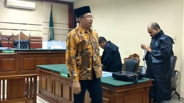 Terdakwa mantan Bupati Sidoarjo Ahmad Muhdlor Ali atau Gus Muhdlor saat sidang tuntutan kasus korupsi pemotongan dana insentif BPPD di Pengadilan Tipikor Surabaya, Senin (9/12/2024). Foto: Dok. Istimewa