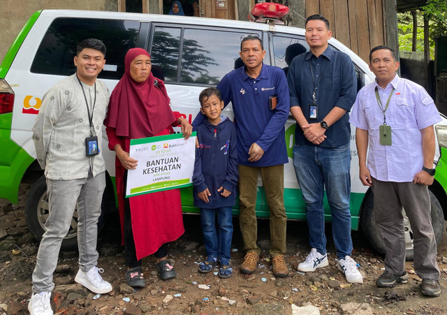 Tim IZI & Perwakilan PT Bukit Asam Pelabuhan Tarahan Lampung bersama Muhammad Aydan Sayyid Amjad dan Keluarga