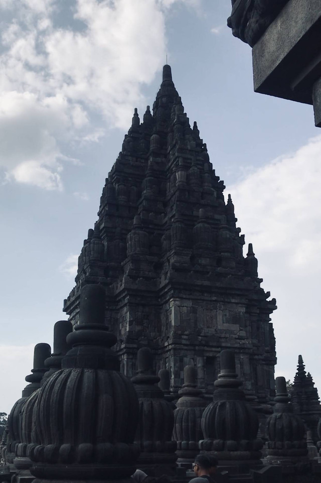 Potret Candi Prambanan hasil Dokumentasi Pribadi