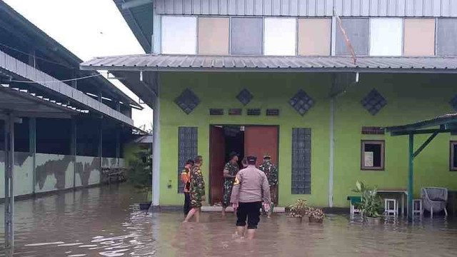 Banjir di Kampung Belosong, Desa Serdang, Kecamatan Keramatwatu, Kabupaten Serang, Senin (9/12/2024).  Foto: ANTARA/HO-BPBD Serang