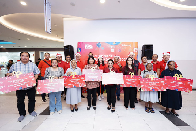 Telkomsel melakukan inisiatif filantropi "Sambungkan Senyuman" di Pontianak. Foto: Dok. Telkomsel