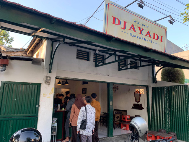 Warkop Djayadi yang berlokasi perempatan Prayit, hanya 250 meter dari pusat kota Tulungagung. Foto : Kemal Nurhudha / dokumentasi pribadi.