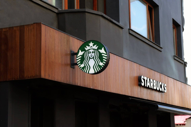 Toko Starbucks. Foto: Şahin Sezer Dinçer via pixabay