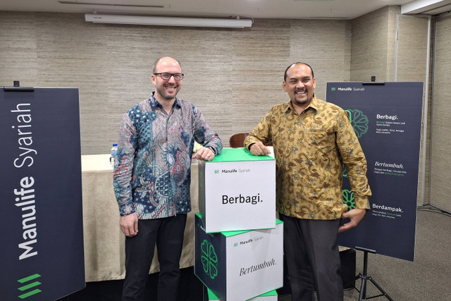 Presiden Direktur & CEO Manulife Indonesia, Ryan Charland dan Presiden Direktur Manulife Syariah, Fauzi Arfan dalam peluncuran Manulife Syariah di Sampoerna Strategic Square, Jakarta Selatan pada Selasa (10/12/2024). Foto: Argya D. Maheswara/kumparan 