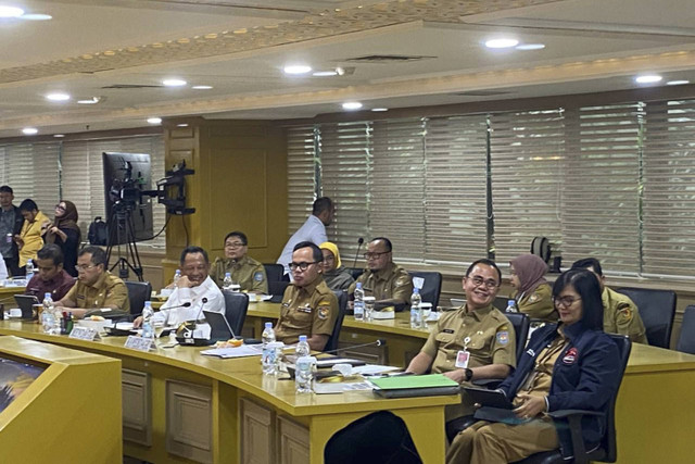 Menteri Dalam Nageri (Mendagri) Tito Karnavian bersama Wamendagri, Bima Arya rapat bersama Komite I DPD di Kompleks Parlemen Senayan, Jakarta, Selasa (10/12/2024). Foto: Luthfi Humam/kumparan