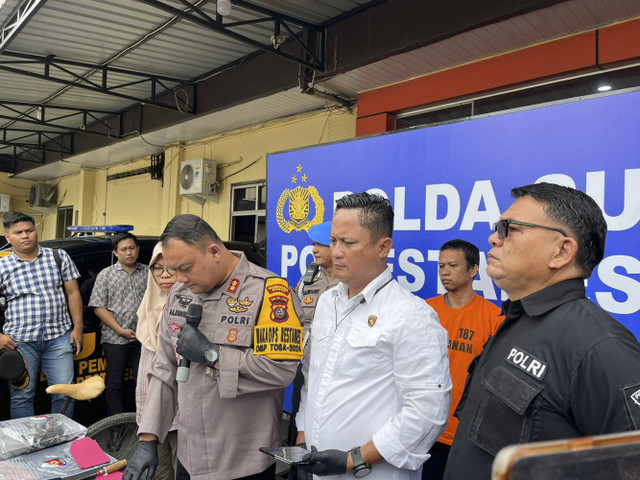 Wakapolres Medan AA Rangkuti merilis kasus 3 bocah ditikam di Deli Serdang, Sumut.  Foto: Tri Vosa Fabiola Ginting/kumparan