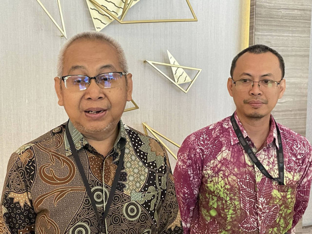 Direktur Neraca Pengeluaran BPS Pipit Helly Sorayan bersama Pengawas Perdagangan Ahli Madya Direktorat Tertib Niaga Kementerian Perdagangan Mario Josko usai acara Sosialisasi Penyampaian Data dan Informasi PMSE, di Novotel, Selasa (10/12/2024). Foto: Ghifari/kumparan 