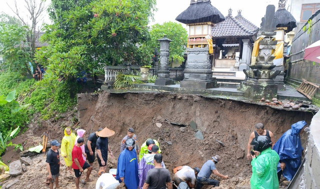 tanhs longsor di Desa mas, Ubud, Bali - IST