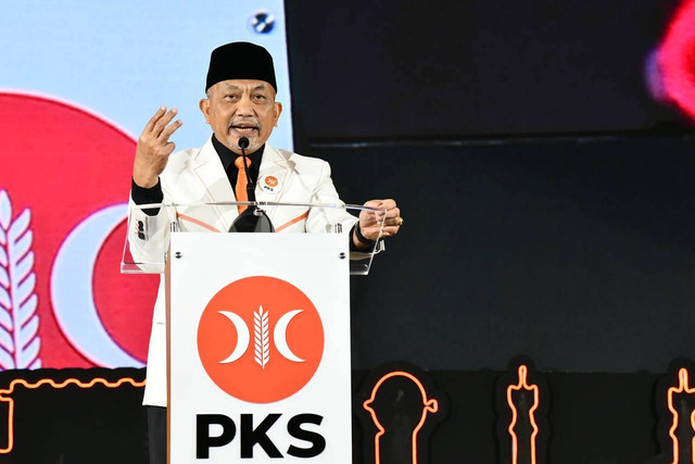 Presiden PKS, Ahmad Syaikhu saat menyampaikan pidato pada Rakernas PKS, Sabtu (25/2/2023). Sumber: Humas Fraksi PKS.