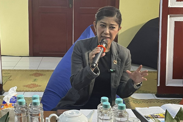 Menteri Komunikasi dan Digital (Menkomdigi) Meutya Hafid mengunjungi Kampoeng Cyber, Patehan, Kecamatan Kraton, Yogyakarta, Rabu (11/12/2024). Foto: Fadhil Pramudya/kumparan