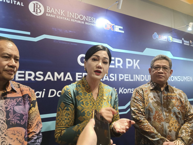 Anggota Dewan Komisioner Otoritas Jasa Keuangan (OJK) Friderica Widyasari Dewi dalam acara Gerakan Bersama Pelindungan Konsumen (Geber PK) di Jakarta, Rabu (11/12/2024).  Foto: Muhammad Fhandra Hardiyon/kumparan