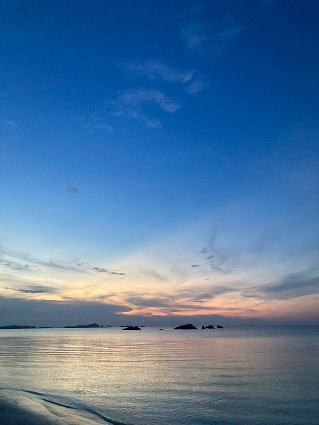 Foto Pemandangan Sore di Pantai Tanjung Tinggi, Belitung