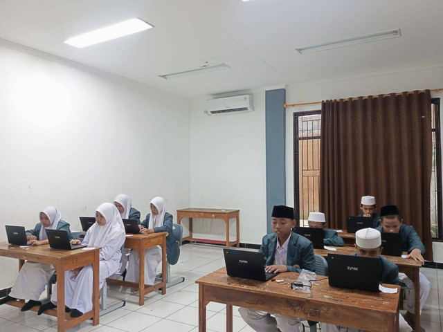 kegiatan pembelajaran berbasis digital, SMP Islam Terpadu Al-Qosimiyyah, Kecamatan Parung Bogor 