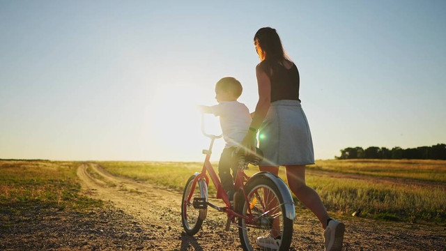 Ilustrasi ibu dan anak bermain. Foto: Shutterstock