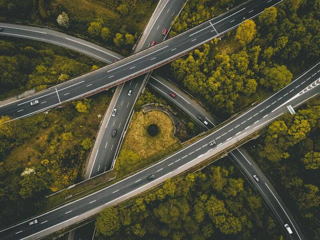 Semarang-Jogja Lewat Tol Berapa Jam. Foto hanya ilustrasi, bukan tempat yang sebenarnya. Sumber: Unsplash/Ed 259