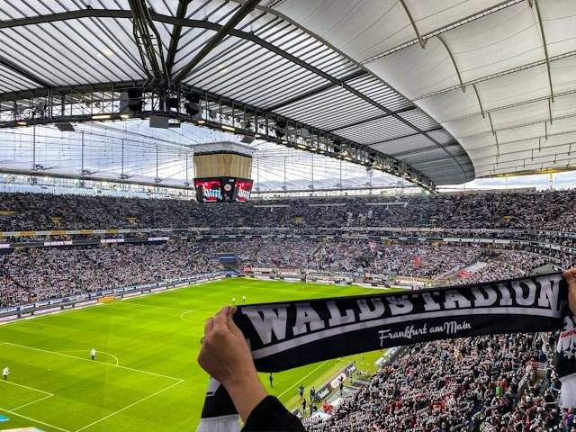 Tip Nonton Timnas di Stadion Manahan Solo. Foto Hanya Ilustrasi, Bukan Sebenarnya. Sumber Foto: Unsplash.com/Joshua Ziß