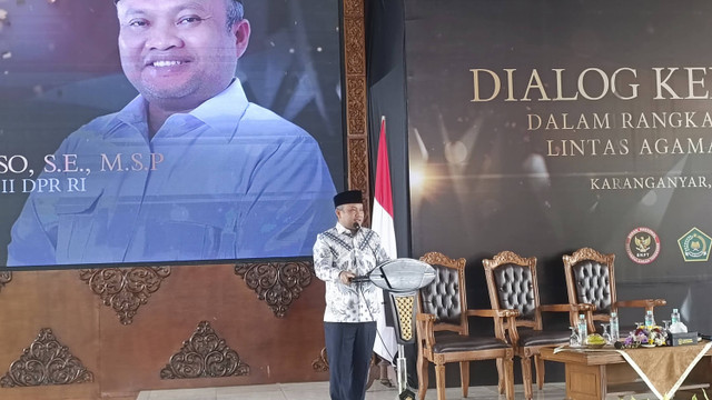 Wakil Ketua Komisi XIII DPR RI Sugiat Santoso menyampaikan sambutan di Dialog Kebangsaan BNPT, Karanganyar, Jawa Tengah, Rabu (11/12/2024). Foto: Thomas Bosco/kumparan