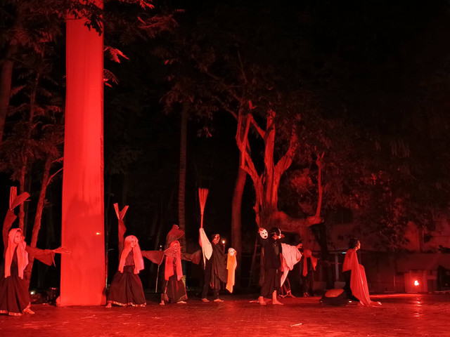 Pertunjukan teater bertajuk “Ritual of Biha” oleh UKMBS Unila | Foto : Eka Febriani / Lampung Geh