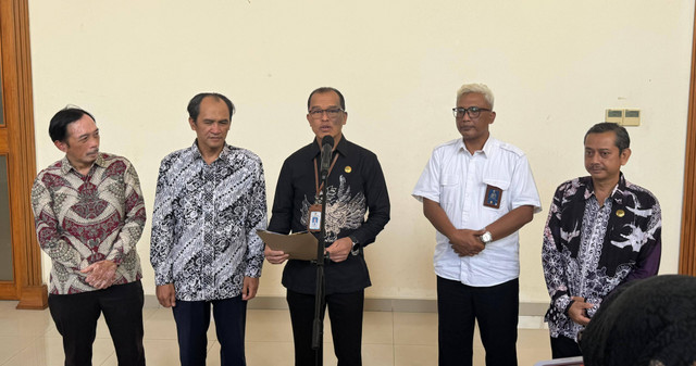 Pengumuman kenaikan UMP DIY tahun 2025 di Kompleks Kepatihan Yogyakarta, Rabu (11/12). Foto: Widi RH Pradana/Pandangan Jogja