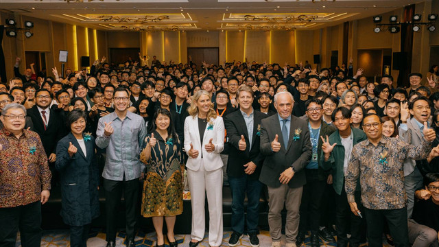 Lulusan Apple Developer Academy Indonesia angkatan 2024 di Jakarta, Rabu (11/12). Foto: Apple