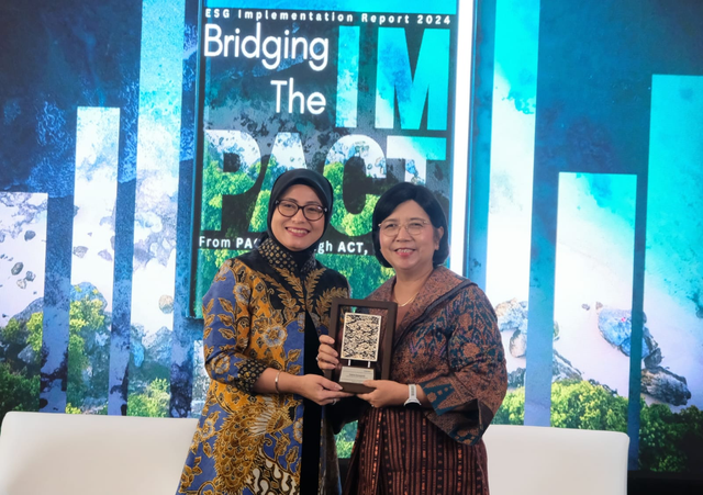 Direktur Treasury & International Banking Bank Mandiri Eka Fitra (kiri) dan Deputi Gubernur Senior Bank Indonesia Destry Damayanti (kanan) pada Mandiri Institute Insight 2024. Foto: Dok. Bank Mandiri