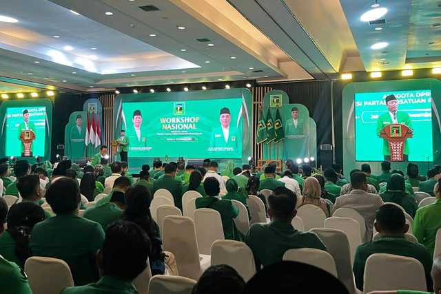 Plt Ketum PPP Muhammad Mardiono memberikan sambutan pada acara Workshop Nasional Anggota DPRD Fraksi PPP di Jakarta, Rabu (11/12/2024). Foto: Rayyan Farhansyah/kumparan