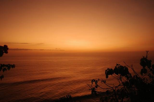 Tempat liburan Tahun Baru bersama keluarga. Foto: Uluwatu, Bali. Sumber: Unsplash/Dami Adebayo