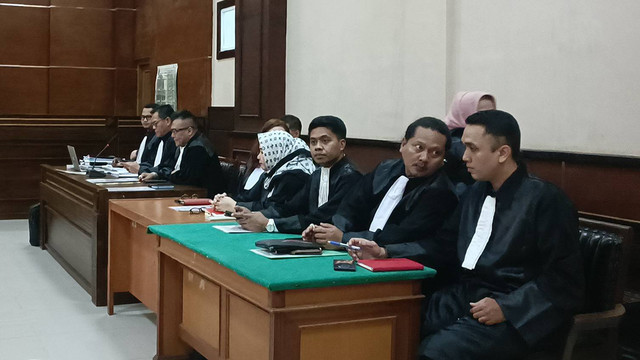 Sidang kasus pencemaran nama baik terhadap Hotman Paris Hutapea dengan terdakwa Razman Arif Nasution dan Iqlima Kim, PN Jakarta Utara, Kamis (12/12). Foto: Giovanni/kumparan