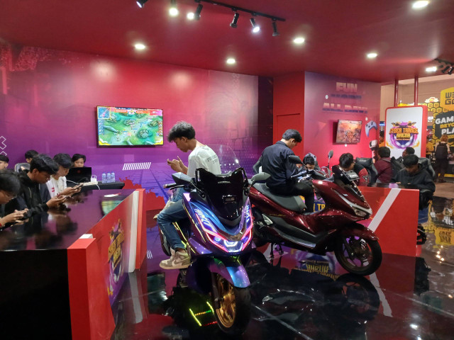 Keramaian booth AHM di event Indonesia Game Festival (IGF) 2024 yang digelar pada 6-8 Desember 2024 lalu di Hall 3A Convention Exhibition (ICE) BSD. Foto: AHM