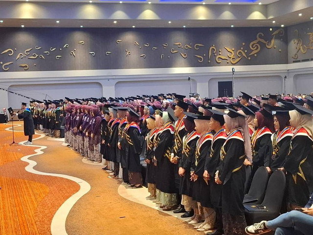 Universitas Muhammadiyah Ahmad Dahlan (UMMADA) Cirebon, saat menggelar wisuda perdana. Foto: Tarjoni/Ciremaitoday